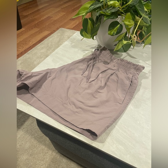 NWT All In Motion Women’s 4.25” High Rise Lavender Shorts - Picture 2 of 10